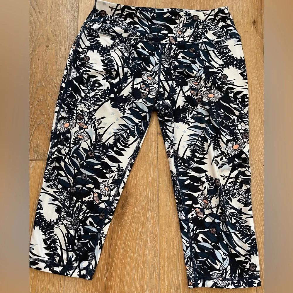 Sweaty Betty running crops. Excellent condition. Small. - Picture 1 of 11